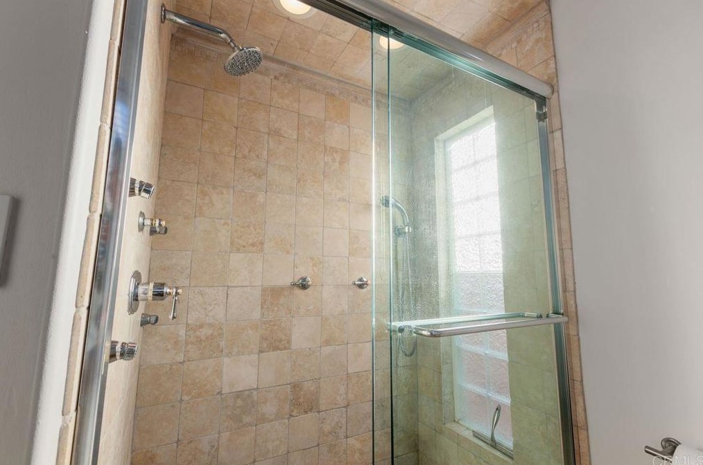 2061 California St, San Diego CA 92110-2124 exterior