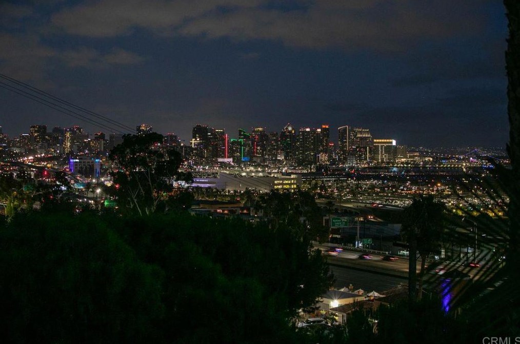 2061 California St, San Diego CA 92110-2124 exterior