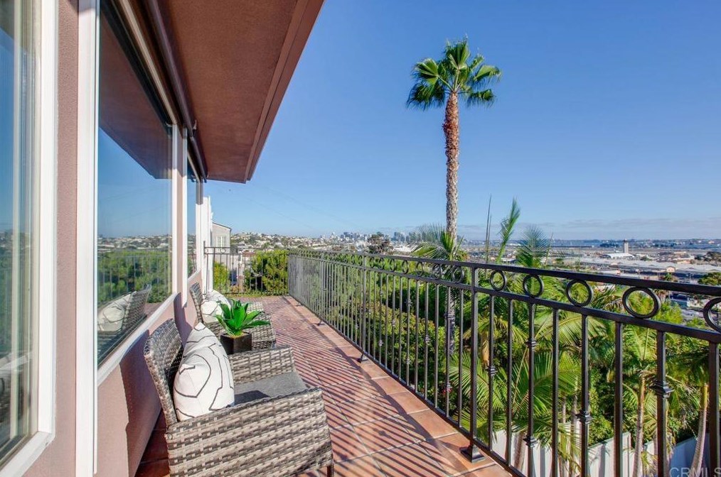 2061 California St, San Diego CA 92110-2124 exterior