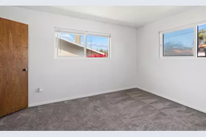 1565 Chestnut Avenue, Carlsbad, CA 92008 - Photo 13