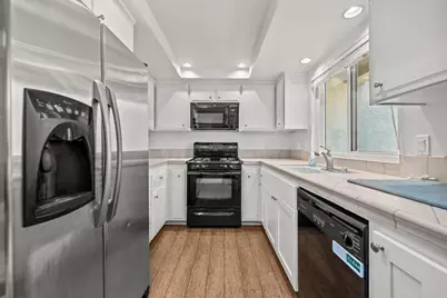 368 Hemlock Ave, Carlsbad, CA 92008 - Photo 9