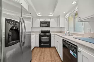 368 Hemlock Ave, Carlsbad, CA 92008 - Photo 9