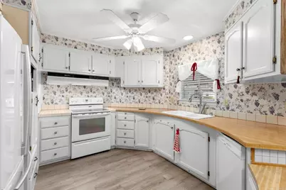 8975 Lawrence Welk #2, Escondido, CA 92026 - Photo 13