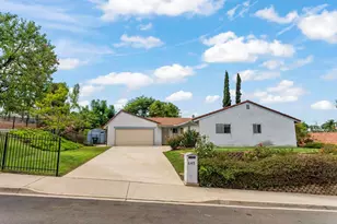 645 Rainbow Pl, Escondido, CA 92027 - Photo 3