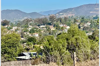 880 Crest View Rd, Vista, CA 92081 - Photo 3