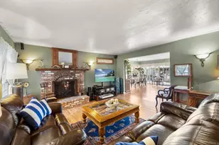 2748 Mansfield Dr, Burbank, CA 91504 - Photo 11