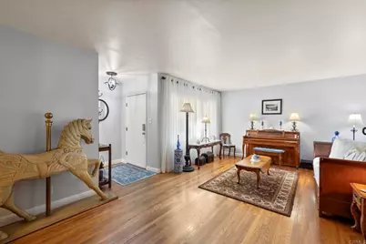 2748 Mansfield Drive, Burbank, CA 91504 - Photo 9