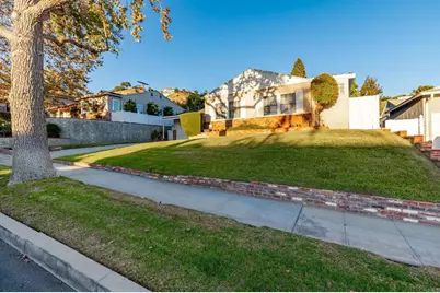 2748 Mansfield Drive, Burbank, CA 91504 - Photo 5