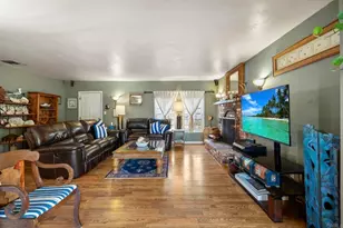 2748 Mansfield Dr, Burbank, CA 91504 - Photo 13