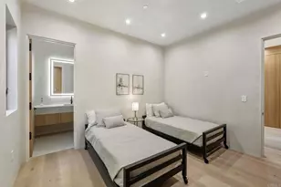 824 N Curson Ave, Los Angeles, CA 90046 - Photo 37