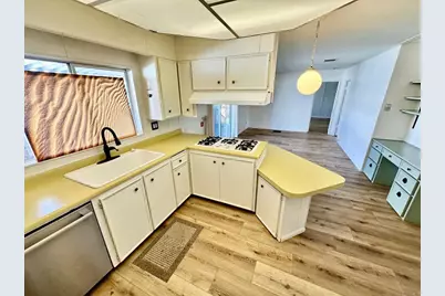 2130 Sunset Dr. ##14, Vista, CA 92081 - Photo 5