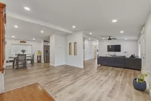 200 S Emerald Dr, Vista, CA 92081 - Photo 9