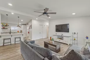 200 S Emerald Dr, Vista, CA 92081 - Photo 3