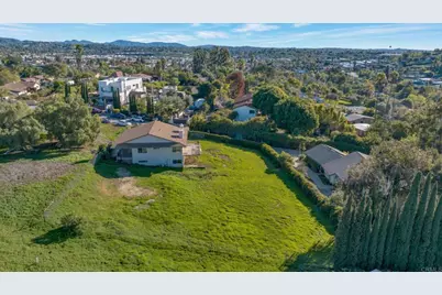 2058 Hawley Drive, Vista, CA 92084 - Photo 3