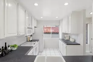 909 Caminito Madrigal, Carlsbad, CA 92011 - Photo 7