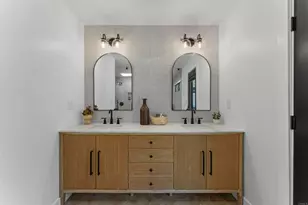 5777 Desert View Dr, La Jolla, CA 92037 - Photo 21