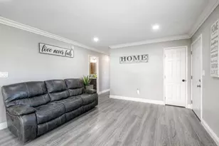 3472 Thunder Dr, Oceanside, CA 92056 - Photo 9