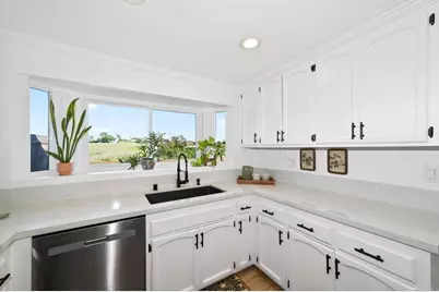 220 Vista Montana Way, Oceanside, CA 92054 - Photo 9