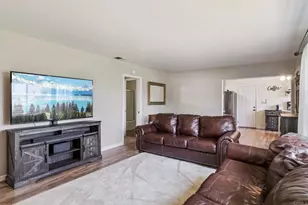 915 Crest View Dr, Vista, CA 92081 - Photo 5