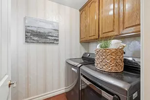 17821 Quintana Ln, Huntington Beach, CA 92647 - Photo 23