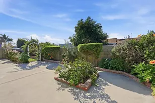 17821 Quintana Ln, Huntington Beach, CA 92647 - Photo 51