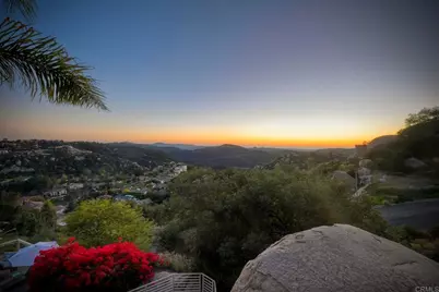 28521 Gladstone Court, Escondido, CA 92026 - Photo 9