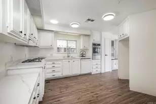 2130 Sunset Dr, Vista, CA 92081 - Photo 9