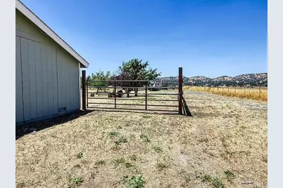 18461 Santa Anita Street, Tehachapi, CA 93561 - Photo 11