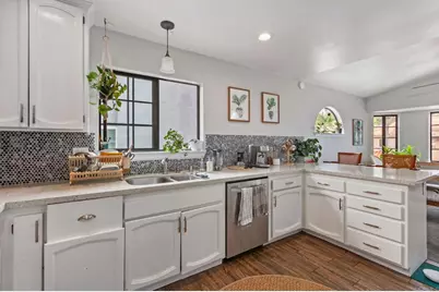 4556 Cove Drive, Carlsbad, CA 92008 - Photo 9