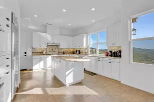 30809 Chateau Haut Briant, Bonsall, CA 92003 - Photo 11