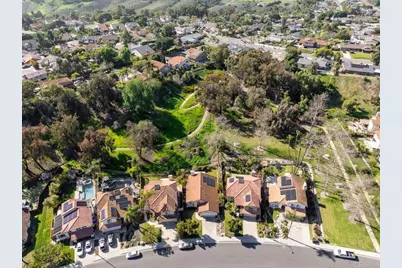 2077 Tiffany Dr, Oceanside, CA 92056 - Photo 9