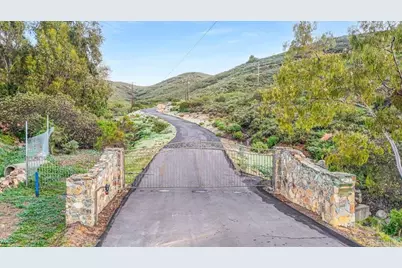 20545 Aguilera Lane, Escondido, CA 92029 - Photo 7