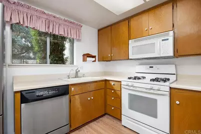 614 Bel Air  Dr, Vista, CA 92084 - Photo 9