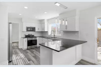 2891 Oakwood Creek Way, Escondido, CA 92027 - Photo 7