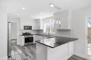 2891 Oakwood Creek Way, Escondido, CA 92027 - Photo 7