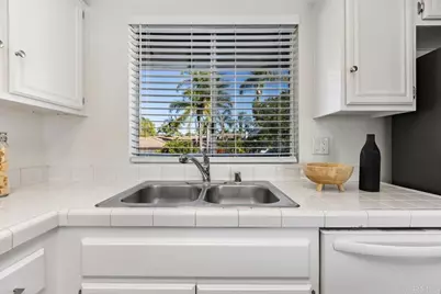 1330 Palomar Place #7, Vista, CA 92084 - Photo 19