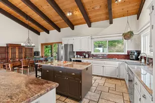 1330 Sugarbush Dr, Vista, CA 92084 - Photo 9
