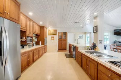 2301 Ivy Rd, Oceanside, CA 92054 - Photo 9