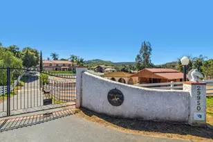 29950 Robbie Ln, Vista, CA 92084 - Photo 3