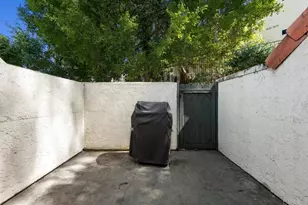 325 N Melrose Dr, Vista, CA 92083 - Photo 25