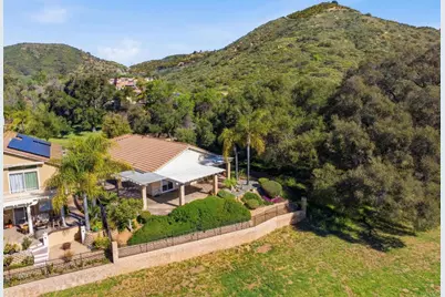8899 Tobira Drive, Escondido, CA 92026 - Photo 35