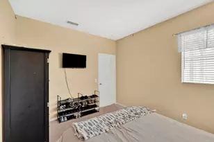 17866 Robusta Dr, Riverside, CA 92503 - Photo 13