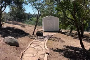 2245 Maelee Dr, Vista, CA 92084 - Photo 23