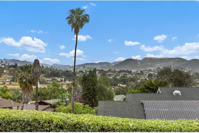 220 Journeys End, Vista, CA 92083 - Photo 3