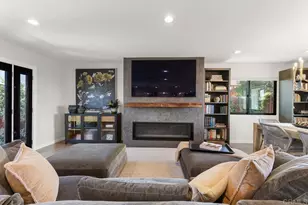 8675 Glenwick Ln, La Jolla, CA 92037 - Photo 15