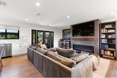 8675 Glenwick Lane, La Jolla, CA 92037 - Photo 13