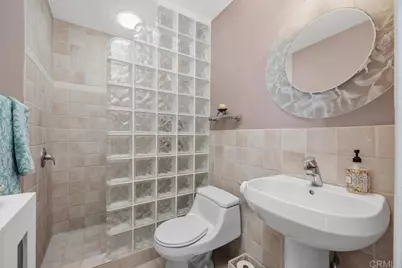 1081 Woodlake Dr, Cardiff by the Sea, CA 92007 - Photo 17