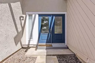 7102 Primrose Way, Carlsbad, CA 92011 - Photo 5