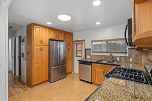 1010 E Bobier Dr, Vista, CA 92084 - Photo 11
