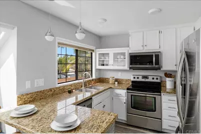 7319 Calle De Fuentes, Carlsbad, CA 92009 - Photo 7